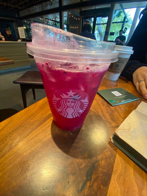 Mango dragon fruit refresher with lemonade Mango Dragon Fruit Starbucks, Mango Dragon Fruit Refresher, Dragon Fruit Refresher, Dragon Fruit Lemonade, Snack Aesthetic, Starbucks Aesthetic, Fake Pics, Aesthetic Drinks, Fruit Candles