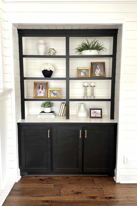 How To Paint Built In Cabinets Black (With White Back) - thetarnishedjewelblog Shed Homes Ideas, Painted Built Ins, Bookcase Makeover, Painting Bookcase, Painted Bookshelves, Built In Shelves Living Room, Black Bookcase, Living Room Decor Furniture, Decorating Bookshelves