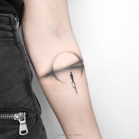 🌘 #tattoo #moontattoo #lunetattoo #spacetattoo #minimaltattoo #minimalisttattoo The Dark Knight Tattoo Ideas, Synthwave Tattoo, Nature Themed Tattoos, Milky Way Tattoo, Way Tattoo, Lighting Tattoo, White Bird Tattoos, Eclipse Tattoo, Aa Tattoos