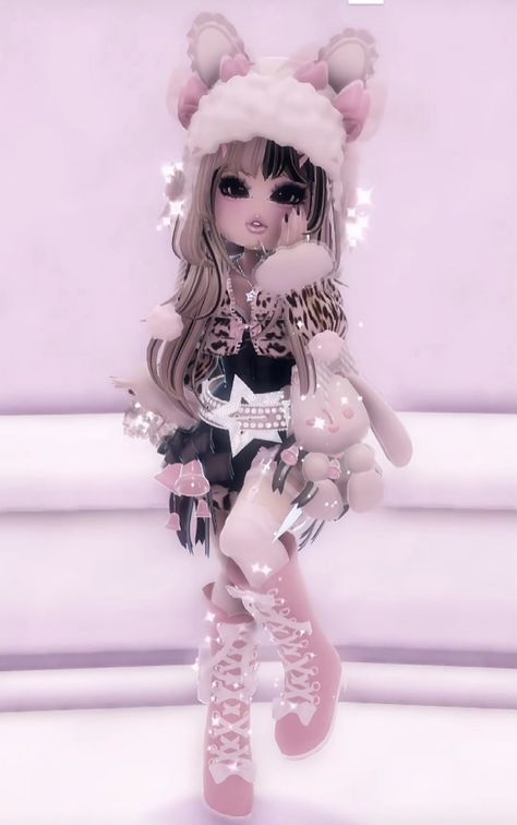 Starlight Royale High, Royal High Pink Outfit, Royale High When I Grow Up, Pastel Royale High Outfits, Emo Rh Outfits, Rh Hat Combos, Rh Gyaru Fits, Royal High Avatar, Royalehigh Outfits Ideas