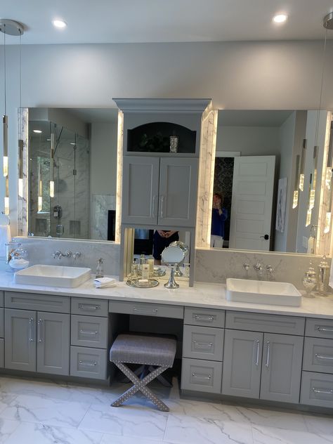 Walking Shower, Double Sink Bathroom Ideas, Master Bath Sink, Makeup Bathroom, Restroom Remodel, Shower Art, Shower Cubicle, Bathroom With Makeup Vanity, Master Bath Vanity