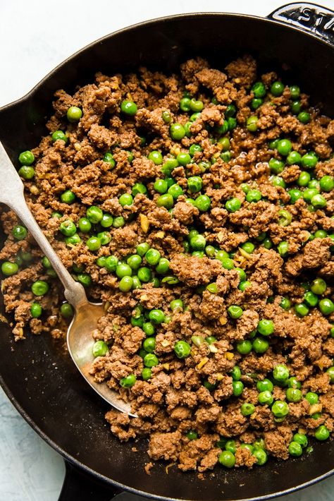 Five ingredients, a few minutes and a hot skillet, and you’ll be digging into a delicious soboro donburi, a gingery ground beef that reminds us that the best Japanese recipes are often the simplest. Soboro Donburi, Ginger Beef, Japanese Beef, Ground Venison, The Modern Proper, Modern Proper, Japanese Recipes, Vegan Meal Plans, Frozen Veggies