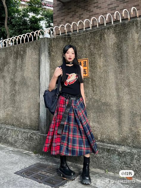 Punk Plaid Skirt Outfit, Maxi Skirt Alt Outfit, Plaid Maxi Skirt Outfit Grunge, Tartan Maxi Skirt Outfit, Masc Fem Outfits Aesthetic, Long Red Plaid Skirt Outfit, Long Plaid Skirt Outfit Grunge, T Shirt Long Skirt Outfit, Long Tartan Skirt Outfit