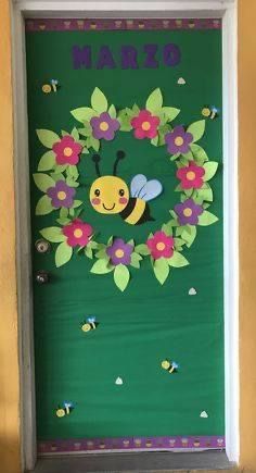 School Door Decorations Preschool, Spring Door Decorations Classroom, Preschool Creative Art, Kindergarten Decorations, School Door Decorations, Spring Classroom, Preschool Classroom Decor, School Doors, Porte Decorate