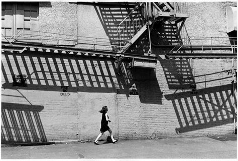 A photographer's view of 1960s NYC shows a city full of emotion St Marks Place, Rain Photo, New York City Photos, New York Pictures, Swinging Sixties, House Photography, Vintage Everyday, Walking In The Rain, White Photos