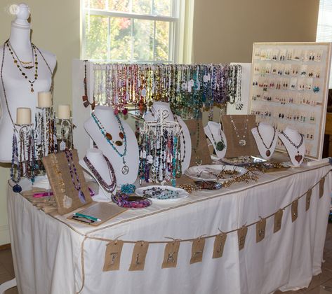 Holiday Jewelry Display, Booth Display Ideas Diy, Craft Show Table, Jewelry Display Booth, Craft Fair Table, Handmade Jewelry Display, Creative Jewelry Displays, Jewelry Table Display, Jewelry Table