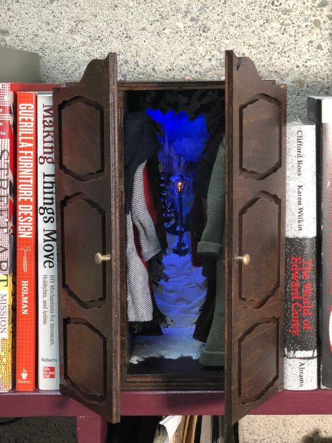 Book Nook — jenschachter.com Throne Of Glass Book Nook, Stranger Things Book Nook, Narnia Book Nook, Book Nook Closet, Bookshelf Inserts, Coraline Book, Book Nook Diorama, Bookshelf Art, Throne Of Glass Books