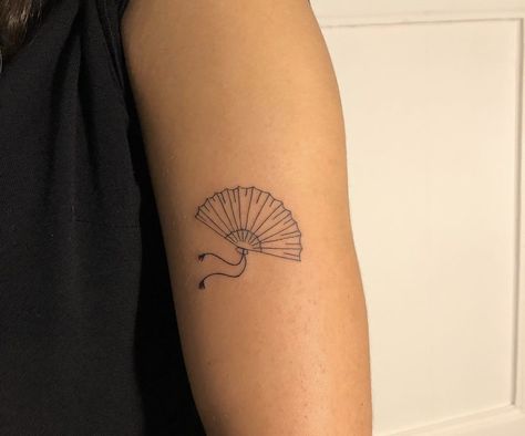 Fan Tattoo Fine Line, Simple Fan Tattoo, Pamaypay Tattoo, Fan Tattoo Placement, Fine Line Fan Tattoo, Vintage Fan Tattoo, Spanish Fan Tattoo Flamenco, Small Fan Tattoo, Spanish Fan Tattoo