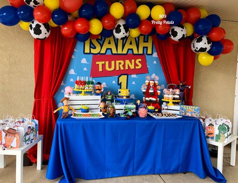 Toy Story Dessert table Toy Story Birthday Table, Toy Story Dessert Table, Birthday Table Ideas, Birthday Cake Banner, Toy Story Birthday Cake, Toy Story Halloween, Toy Story Party Decorations, Toy Story Baby, Toy Story Theme