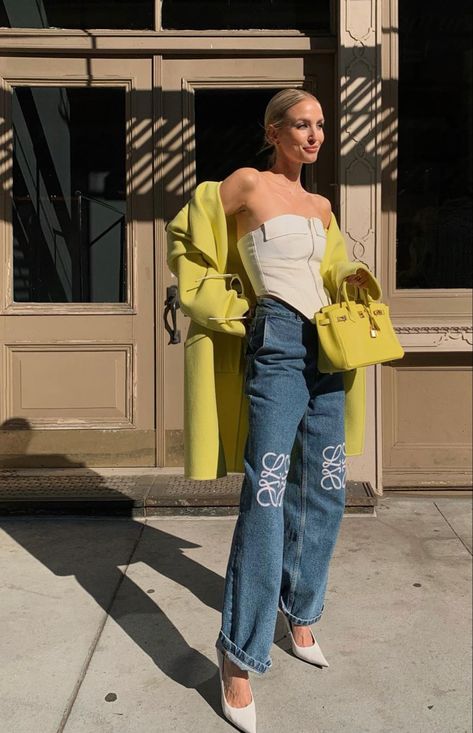 Loewe Jeans Outfit, Vogue Fashion Trends, Tube Top Outfits, Leonie Hanne, Insta Outfits, Short Women Fashion, Outfit Chic, All Jeans, Influencers Fashion