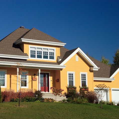 New Today -  15 Home Trends To Avoid At All Costs metrogaragedoor.com Yellow House Exterior, Best Exterior House Paint, Color Combinations Home, Best Exterior Paint, Northern Utah, Exterior House Color, Pintura Exterior, Exterior Paint Color, Yellow House