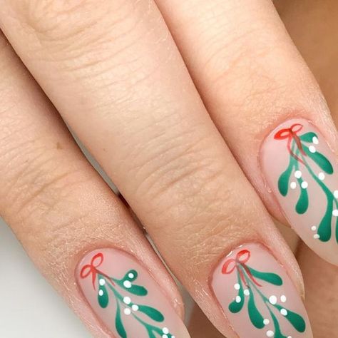 cam otteson | ut nail artist 🏔 on Instagram: "Christmas wishes and mistletoe kisses 🥰🤍 Inspo from @thebeautyspotstreetly • • • #nailart #utahnails #localartist #localbusiness #nailsonfleek #naileditbycam #micropaintingnailart #nailinspo #nailsdesign #nailartist #micropaintingnailart #micropainting #tinynailart #Handpainted #Handpaintednailart #Freehand #Freehandnailart #ArtofInstagram #Art #tinyart #utah #nails #christmasnails #christmasnailart #hollynails #christmasart #luxapolish #christmasnails2021" Mistletoe Nail Art, Wreath Nails, Mistletoe Nails, Utah Nails, Rosé Christmas, Mistletoe Kiss, Painted Nail Art, Winter Nail Art, Instagram Christmas