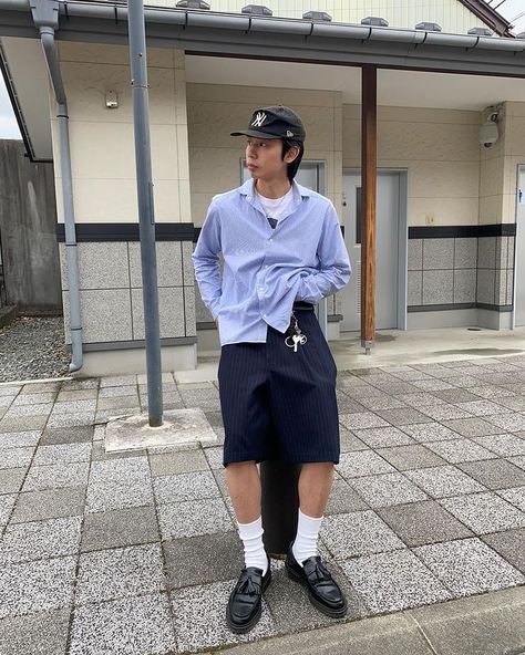 GO on my tik tok:0verl00ked #outfits #ootd Loafer Outfit Men, Men Loafers Outfit, Vintage Baggy Pants, Loafers Outfits, Styling Shorts, Loafers Men Outfit, Outfit Ideas Streetwear, Dress Shorts Outfit, Loafers Outfit