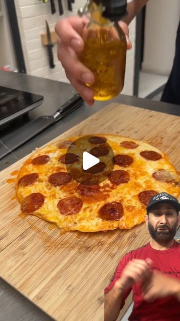 Food for your thoughts on Instagram: "60 Seconds Pepperoni Pizza Quesadilla ❤ 🎥: @chefclubnetwork (face book) #pizza #pizzalover #quesadillas #quickrecipe #yum #food" Pizza With Tortilla Wraps, Quesadilla Pizza, Pepperoni Pizza Quesadillas, Kilbasa Sausage Recipes, Biscuit Snacks, Quick Lunch Ideas, Pizza Quesadilla, Pull Apart Pizza, Egg Pizza