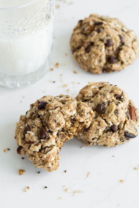 Irresistible Chewy Trail Mix Cookies (Vegan   Gluten-free) Trail Mix Cookies, Oh She Glows, Cookies Vegan, Vegan Treats, Healthy Cookies, Vegan Sweets, Vegan Cookies, Trail Mix, Healthy Sweets