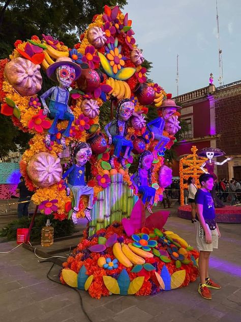 Dia De Los Muertos Party Ideas, Halloween Yard Displays, Mexican American Culture, Mexico Party, Mexican Halloween, Dia De Los Muertos Decorations Ideas, Mexico Day Of The Dead, Day Of The Dead Party, Mexican Party Theme