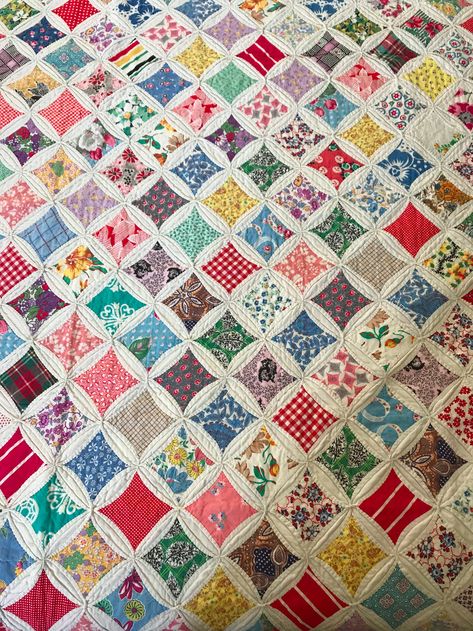 Cathedral Quilts, Vintage Quilts 1930s, Quilt Patterns Easy Squares, 1930s Quilts, Cathedral Quilt, Window Quilts, Antique Quilts Patterns, Chevron Quilt Pattern, Window Blocks