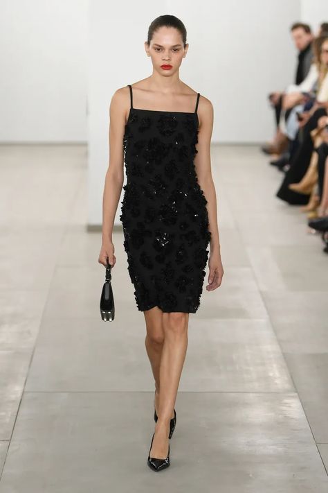 Michael Kors Fall 2024 Ready-to-Wear Runway, Fashion Show & Collection Review [PHOTOS]