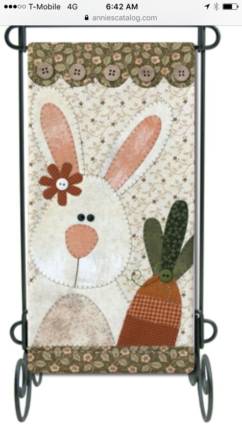 Easter Quilts Wall Hangings, New Quilt Patterns, Easter Wall Hanging, Seasonal Wall Hangings, Carrot Tops, Easter Table Runners, Quilt Display, Patchwork Table Runner, Bunny Quilt