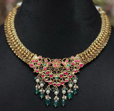 Kante Indian Jewellery, Kanti Necklace, Latest Gold Necklace Designs, Latest Gold Necklace, Jewel Design, 22k Gold Necklace, Simple Jewellery, Antique Necklaces Design, Gold Jewelry Outfits