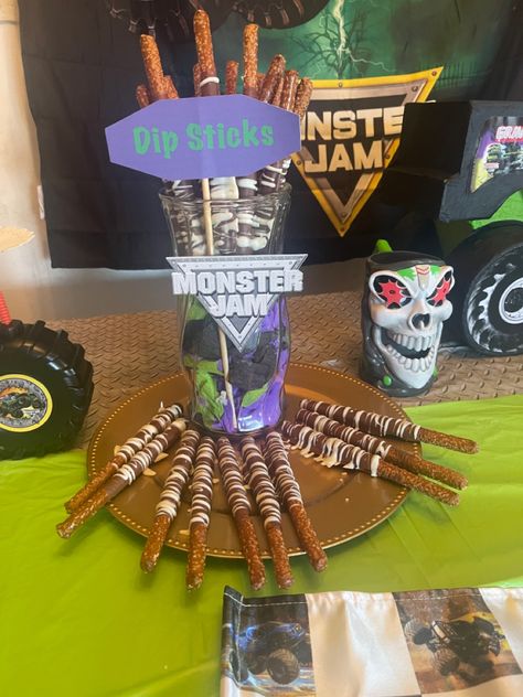 Dip Sticks Chocolate covered pretzels Monster Truck Treats, Monster Jam Birthday Party, Monster Jam Birthday, Monster Jam Party, Candy Kabobs, Monster Trucks Birthday Party, 4 Birthday, Covered Pretzels, Pretzel Rods