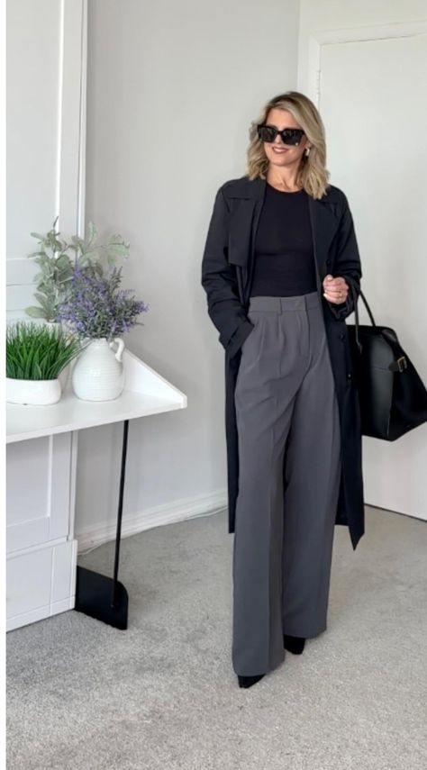 Grey Trousers Work Outfit, Dark Gray Slacks Outfit Women, Minimalist Outfits Women Street Styles, Grey Trousers Outfit Women Work Attire, Gray Work Pants Outfit, Grey Pants Work Outfit, Grey Pants Outfit For Work Women, Winter Work Outfits Women, Grey Trousers Outfit Women