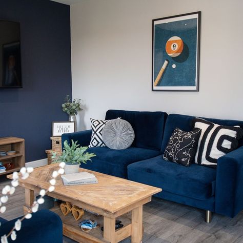 Lounge Room Paint Colours, Blue Sofa Color Combinations, Navy Sofa Decor, Dark Blue Lounge Ideas, Living Room Navy Wall, Dark Blue And White Living Room, Blue Sofa Decor Ideas, Dark Blue Sofa Living Room Decor, Dark Blue And Grey Living Room