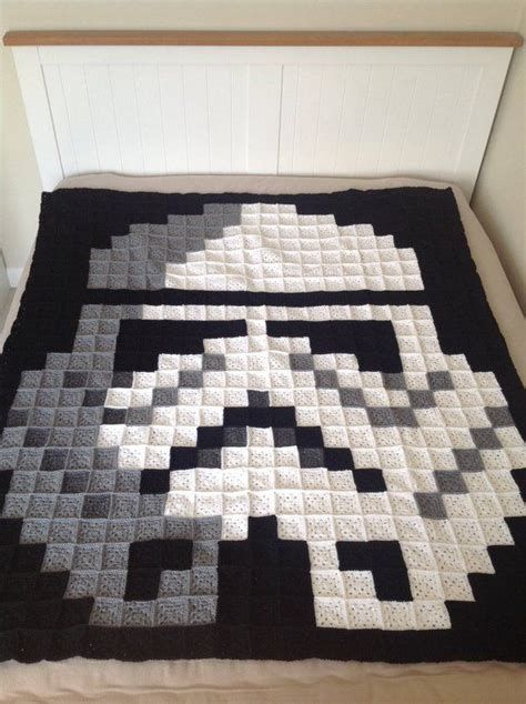 Storm Trooper Crochet, Crochet Pixel Blanket, Pixel Blanket, Black And White Quilt, Star Wars Quilt, Star Wars Crochet, Pixel Crochet, Crochet Stars, Crochet Quilt