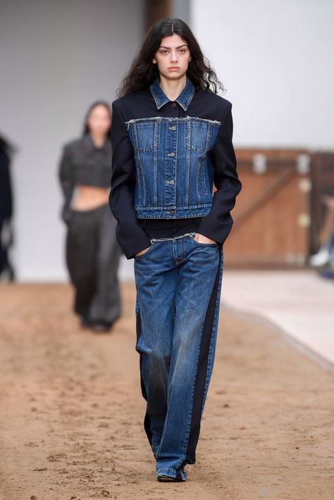 Fall/Winter 2023-2024 Denim at Paris Fashion Week – Sourcing Journal Androgynous Outfits, Fashion Week Trends, Fashionable Dresses, Winter 23, Moda Paris, Twill Jacket, Androgynous Fashion, Denim Trends, Pierre Cardin