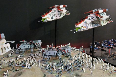 Battle of Geonosis - Republic Clone Army | Gunships provide … | Flickr Lego Hacks, Battle Of Geonosis, Republic Gunship, Lego Clones, Lego Display, Star Wars Trooper, Star Wars Models, Amazing Lego Creations, Lego Creative