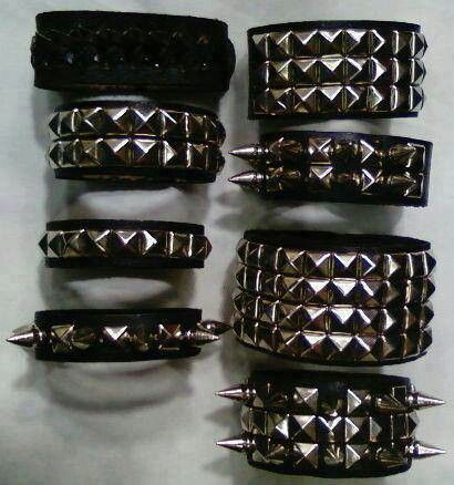 Studded bracelets Stile Punk Rock, Mode Punk, Estilo Rock, Estilo Punk, Negroni, Funky Jewelry, Leather Bracelets, Gothic Jewelry, Dream Jewelry