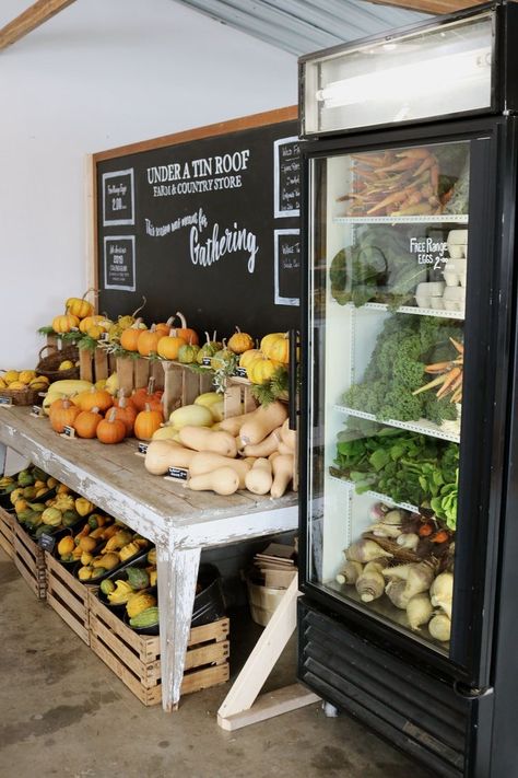 Farm Market Ideas, Farmers Market Stand, Fruit And Veg Shop, Farmers Market Display, Produce Stand, Vegetable Shop, Grocery Store Design, Market Stands, Farm Business