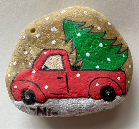 Christmas tree rock paint Christmas Rock Painting Ideas Snowman, Christmas Tree Rock Painting, Christmas Stone Painting Ideas, Stone Painting Christmas, Christmas Rock Painting Ideas Easy, Winter Rock Painting Ideas, Christmas Stone Painting, Christmas Rock Painting Ideas, Christmas Rock Painting