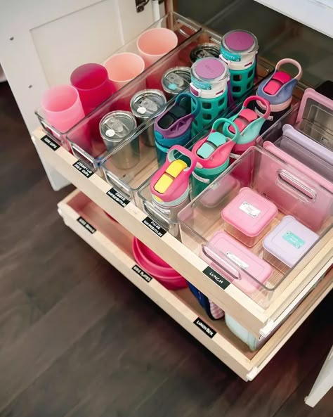 Organization Drawers Kitchen, Home Orginazation Ideas, Jenna Taylor, Kids Cabinet, Desain Pantry, Organize My Life, House Organization, Kitchen Organisation, Small Apartment Decorating