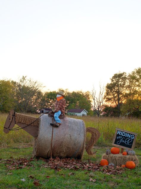 Hay Bale Decorating Ideas, Hay Bale Fall Decor, Hay Bale Fall, Hay Bale Decor, Painted Hay Bales, Hay Bale Decorations, Hay Bale Ideas, Adult Halloween Party Decorations, Hay Bale Art