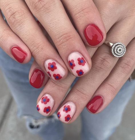 Red Short Nails Ideas, Short Nail Manicure Ideas, Celebrity Nails Trends, Shorts Nails, Designs For Short Nails, Hello Nails, Simple Gel Nails, Cute Gel Nails, Minimalist Nails