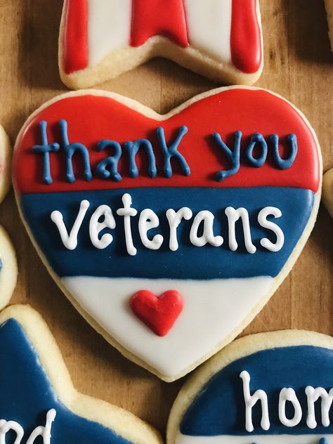 Veterans Day Brunch Ideas, Veterans Day Cookies Decorated, Patriotic Cookies Decorated, Veterans Day Cookies, Cupcakes Decorating, Patriotic Cookies, Thank You Cookies, Puppy Ideas, Patriotic Desserts