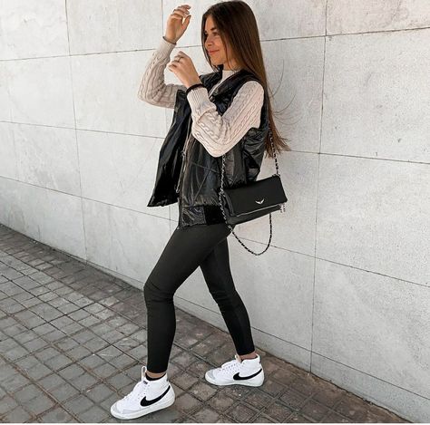 Athleta Outfits, Mid Blazer, Blazer Sneakers, Nike Blazer Outfit, Nike Blazer Mid 77 Outfit, Skate Outfit, Nike Mid, Nike Blazers Outfit, Look Zara