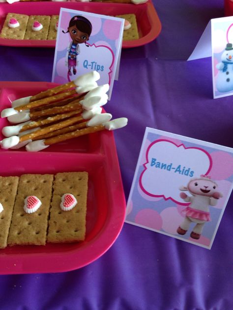 Doc McStuffins birthday party snacks Doc Mcstuffins Birthday Party Ideas Cake, Doctor Birthday, Lila Party, Doc Mcstuffins Birthday Party, Doc Mcstuffins Party, Party Ideas Birthday, Doc Mcstuffins Birthday, Birthday Party Snacks, Fun Birthday Party