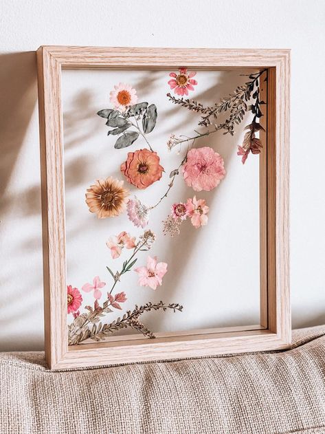 Dried Flower Arrangements Frame, Pressed Flowers Ideas, Pressed Flower Art Diy, Diy Pressed Flower Art, Glass Pressed Flowers, Dried Flowers Art, Pressed Flower Wall Art, Pressed Flowers Art, Boxes Craft