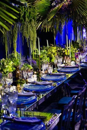 Male Event Decor, Green Event Design, High End Events, Anniversary Event Ideas, Luxury Corporate Event, Corporate Gala Dinner Decor, Blue Event Decor, Corporate Dinner Event, Luxury Dinner Party