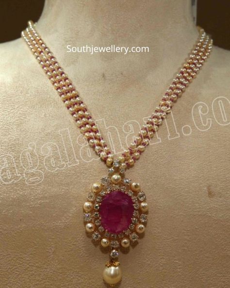 Pearl necklace with diamond ruby pendant photo Pearl Necklace With Diamond, Hindu Jewelry, Ruby Jewelry Necklaces, Gold Pearl Jewelry, Gold Items, Necklace With Diamond, Pearl Jewelry Design, Gold Jewelry Simple Necklace, Beautiful Gold Necklaces