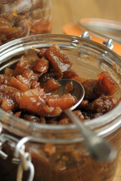 Jamie Oliver Apple Chutney Chutney Recipes For Pork, Apple Raisin Chutney, English Chutney Recipes, How To Make Chutney At Home, Apple Onion Chutney, Apple Chutney Recipe Canning, Fruit Chutney Recipes, Apple Chutney Recipe Pork, Chutneys Recipe