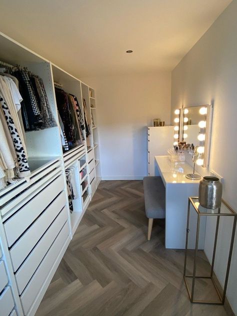 Room Baddie, Baddie Room, Vibey Room, Dressing Room Decor, Dream Closet Design, Wardrobe Room, Closet Decor, Paper Home, Dream House Rooms