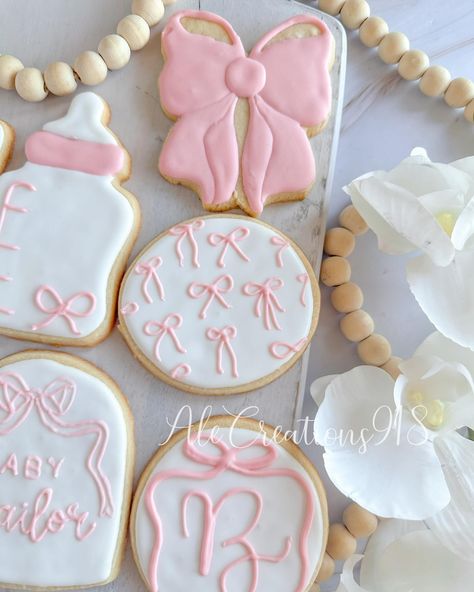 Baby Shower Cookies 🎀 Pricing? 👉🏻 https://msha.ke/alecreations918 • • • • #alecreations918 #tulsasmallbuisness #tulsaoklahoma #decoratedsugarcookies #customcookies #cookie #cookies #inspirationcookies #cookiesofinstagram #royalicingcookies #desserts #dessertporn #dessertideas #partyideas #party #sugarcookies #royalicing #royalicingcookies #cookies #cookiesideas #royalicingideas #bowbabyshower #babyshowercookies #firstbirthday #firstbirthdaycookies #firstbirthdayparty #firstbirthdayideas #fi... Pink Bow Baby Shower Cookies, Baby Girl Cookies For Showers, Tea Party Baby Shower Cookies, Girl Baby Shower Cookies Decorated, Pink Bow Cookies, Baby Girl Cookies Decorated, Baby Shower Sugar Cookies Girl, Bow Cookies Decorated, Baby Shower Girl Cookies