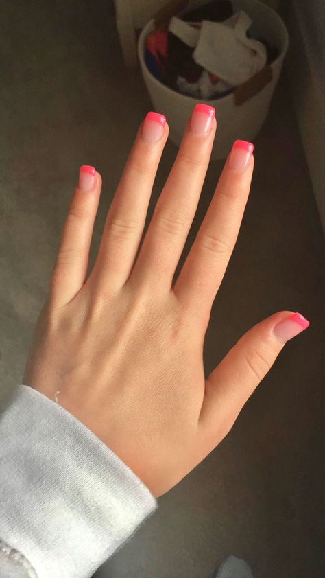 Cute Short Acrylic Nails For Sports, Simple Preppy Nails Short, Preppy Nails Short Easy, Nail Ideas For Short Nails Gel, Volleyball Nails Short, Cute Really Short Nails, Nails For Cheer, Preppy Square Nails, Short Nails For Volleyball Players