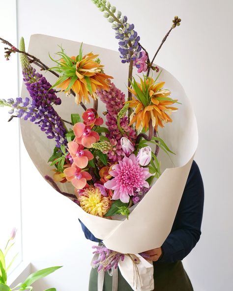 Being confused increases creativity #floraldesign #florist #keepcreating Flower Shop Design, Orange Bouquets, Flower Bouquet Diy, Increase Creativity, Flower Gift Ideas, How To Wrap Flowers, Flower Therapy, Diy Bouquet, Bright Flowers