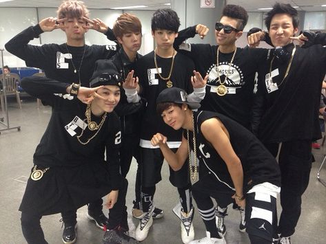 Bts "No More Dream" era Bts Predebut, Jeongguk Jeon, Park Ji Min, Bts Group Photos, Korean Boy, Memes Kpop, Bts Group, Jung Kook, Rap Monster