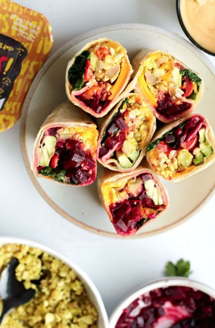 Breakfast Burritos w/ Potato Tofu Scramble & Beet Salsa - Love Beets Beet Salsa, Vegan Chipotle, Packed Breakfast, Brunch Bread, Vegan Wraps, Pickled Beets, Tofu Scramble, Make Food, Tortilla Recipe