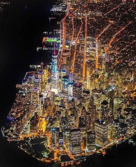 Newphotoyork on Instagram: “📸 BY @agpfoto . 🔄follow me @newphotoyork . . ❗️TAG #newphotoyork . . ‼️#nyc #newyork #nuevayork #newyork_photoshoots #nycprime_ladies…” New York From Above, New York Guide, Nyc At Night, New York Night, Manhattan Skyline, Lower Manhattan, Night Photos, Manhattan New York, Night City